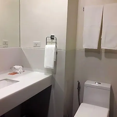 Maxx Hotel Makati By Maxihome Land